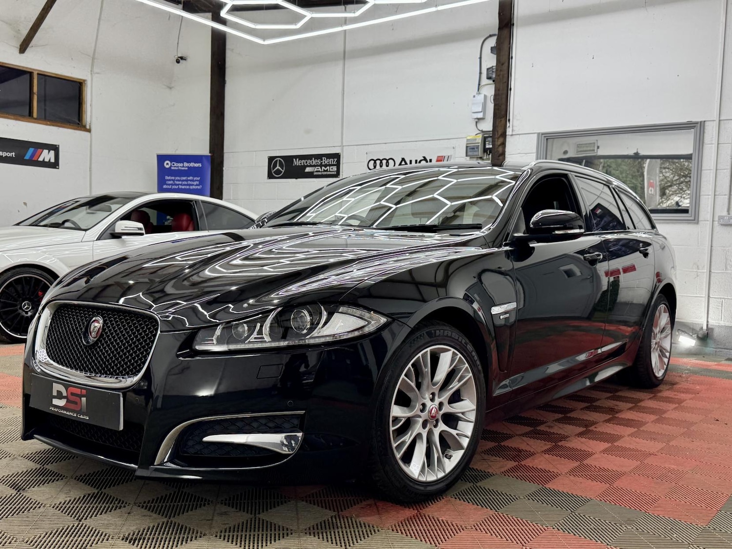 Used Jaguar XF 2014 for sale - 77682229: Photo 3