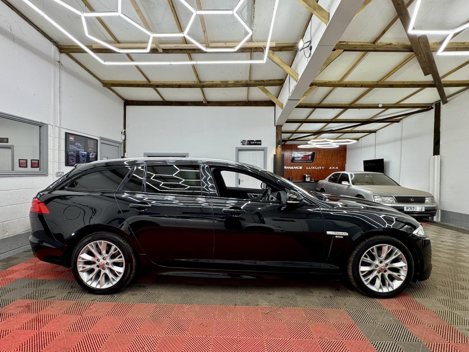 Used Jaguar XF 2014 for sale - 77682229: Photo 4
