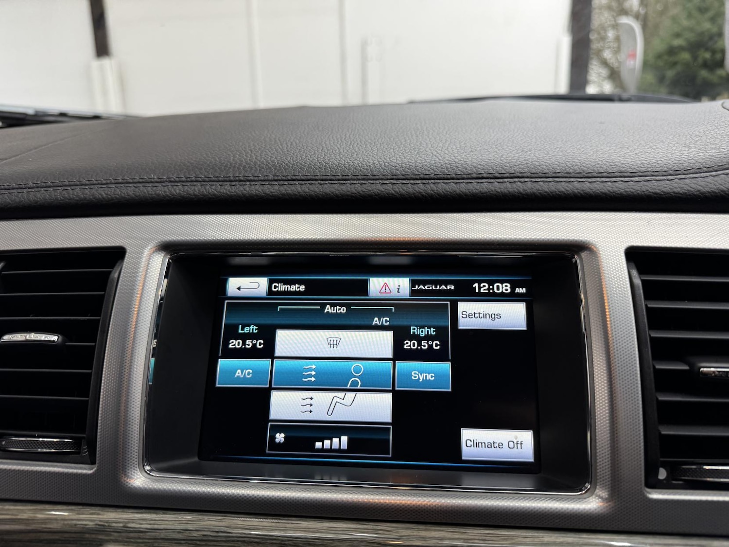 Used Jaguar XF 2014 for sale - 77682229: Photo 40