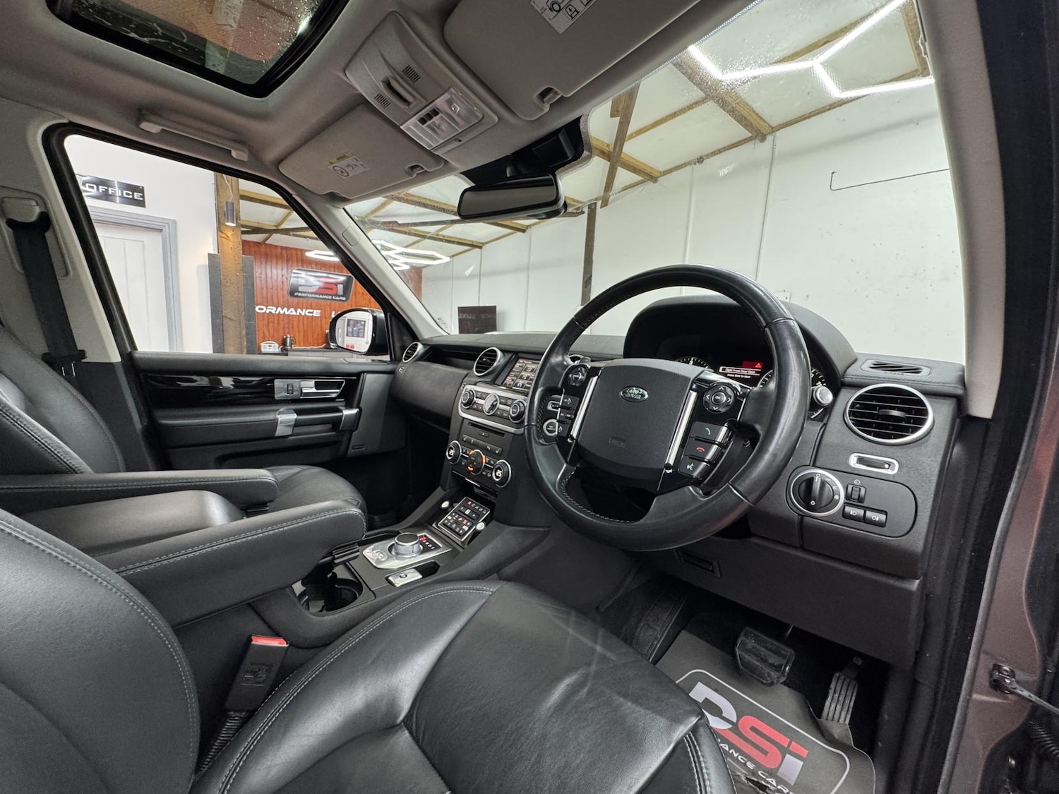 Used Land Rover Discovery 2015 for sale - 76835171: Photo 22