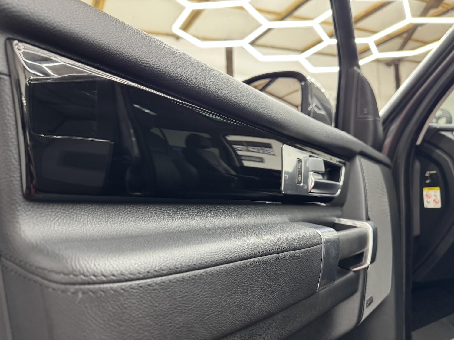 Used Land Rover Discovery 2015 for sale - 76835171: Photo 27