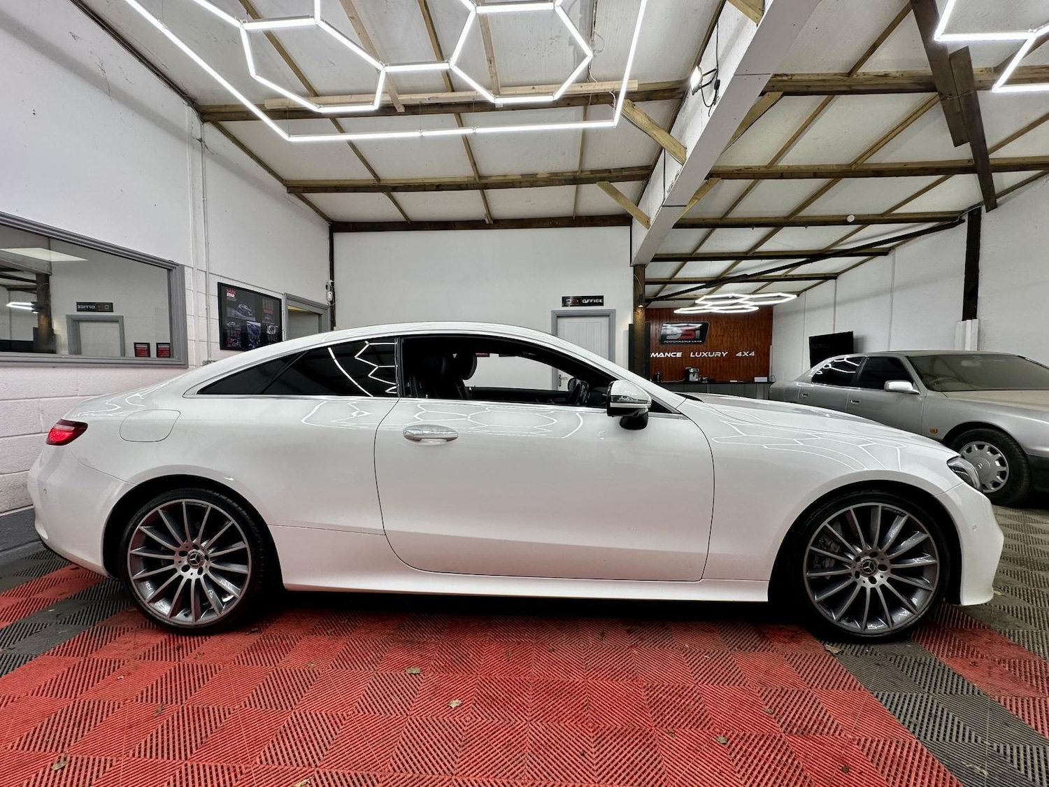 Used Mercedes-Benz E Class 2019 for sale - 76862051: Photo 3