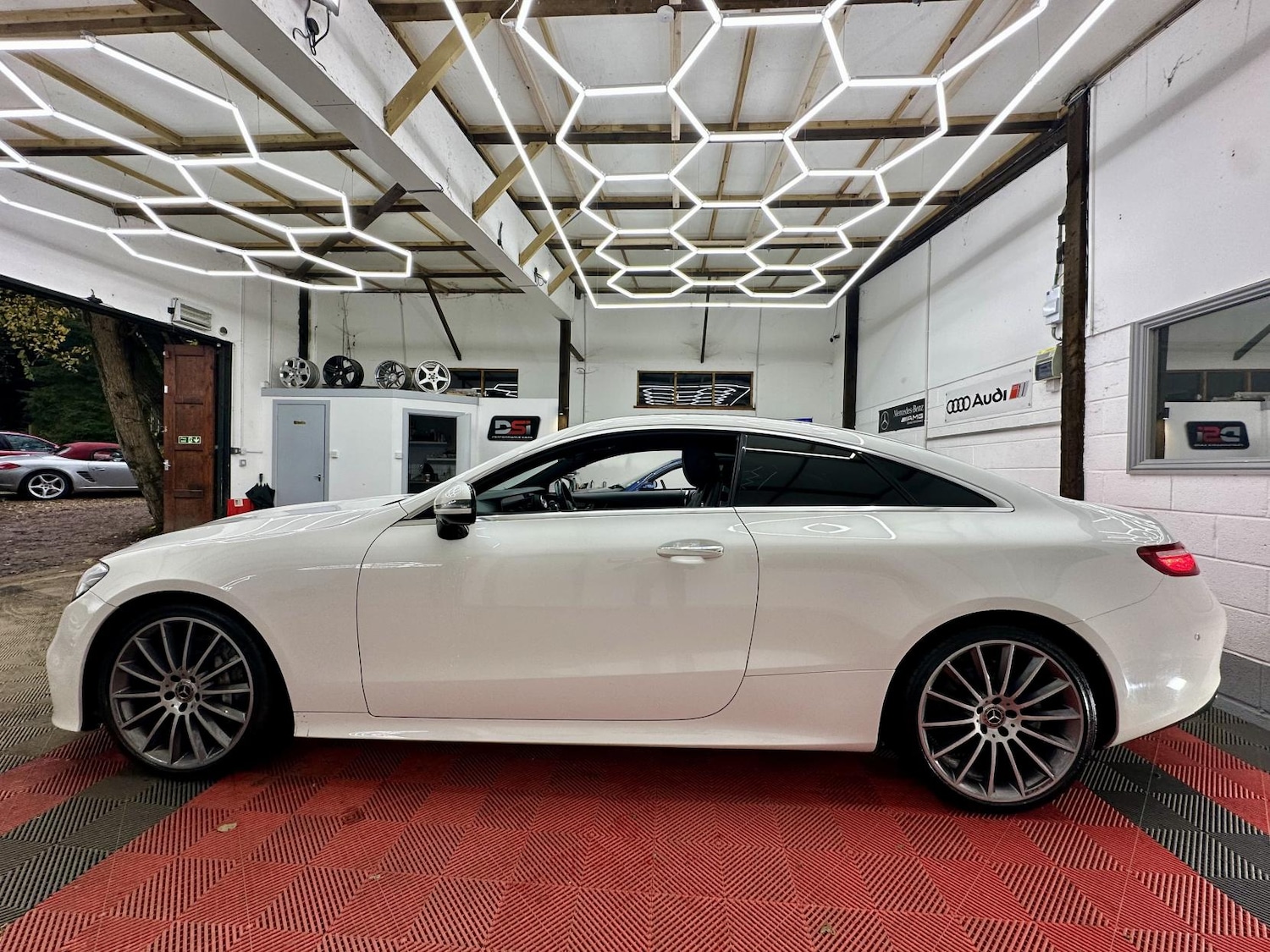 Used Mercedes-Benz E Class 2019 for sale - 76862051: Photo 4