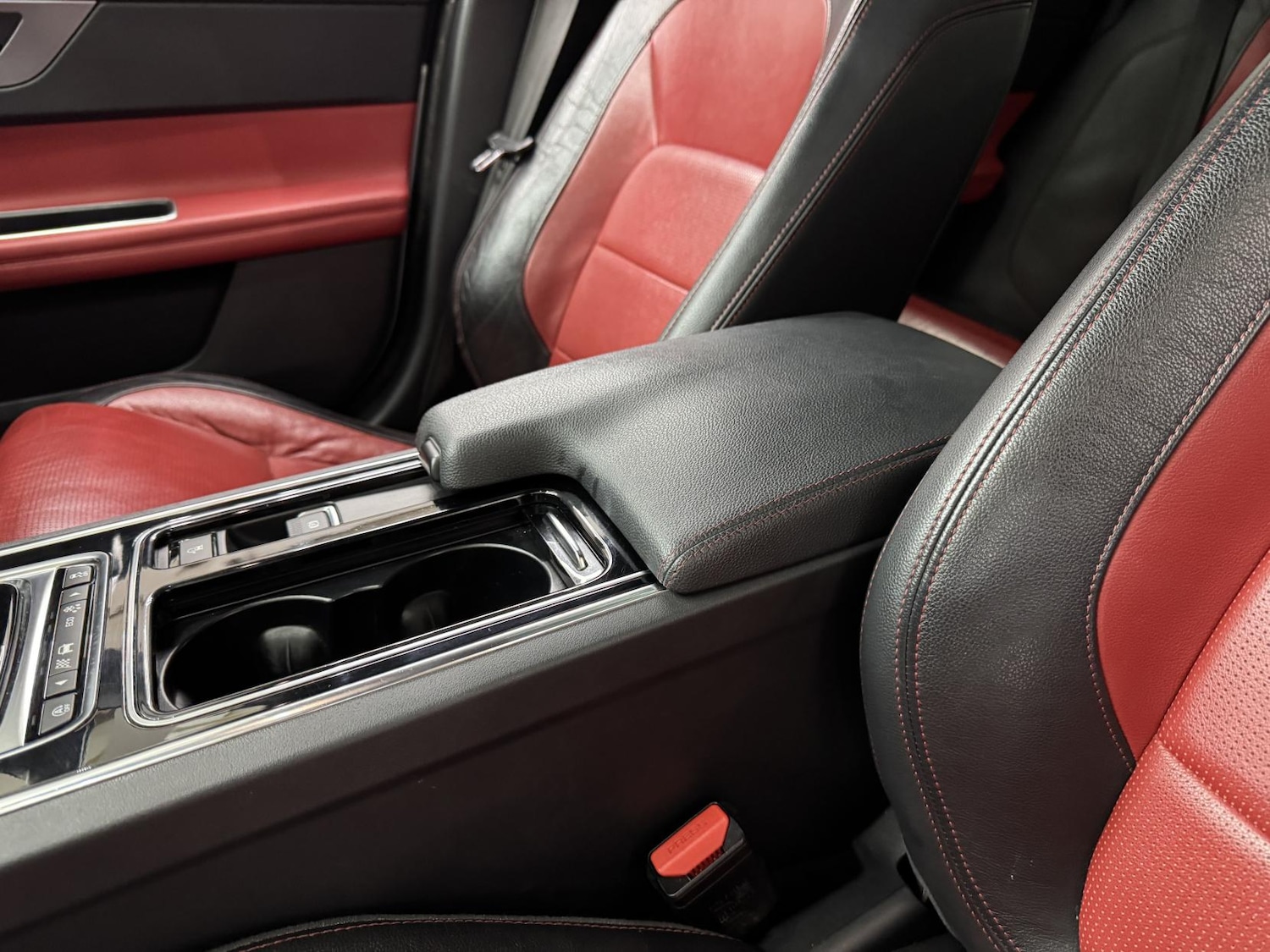 Used Jaguar XF 2018 for sale - 77026187: Photo 25