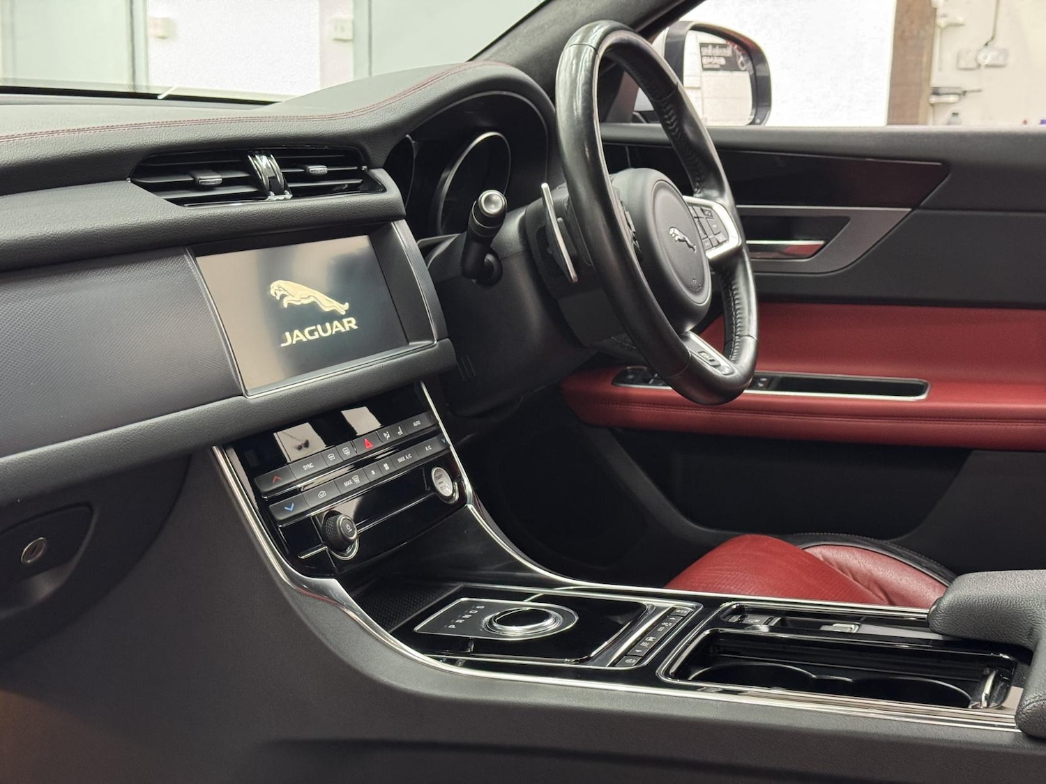 Used Jaguar XF 2018 for sale - 77026187: Photo 26