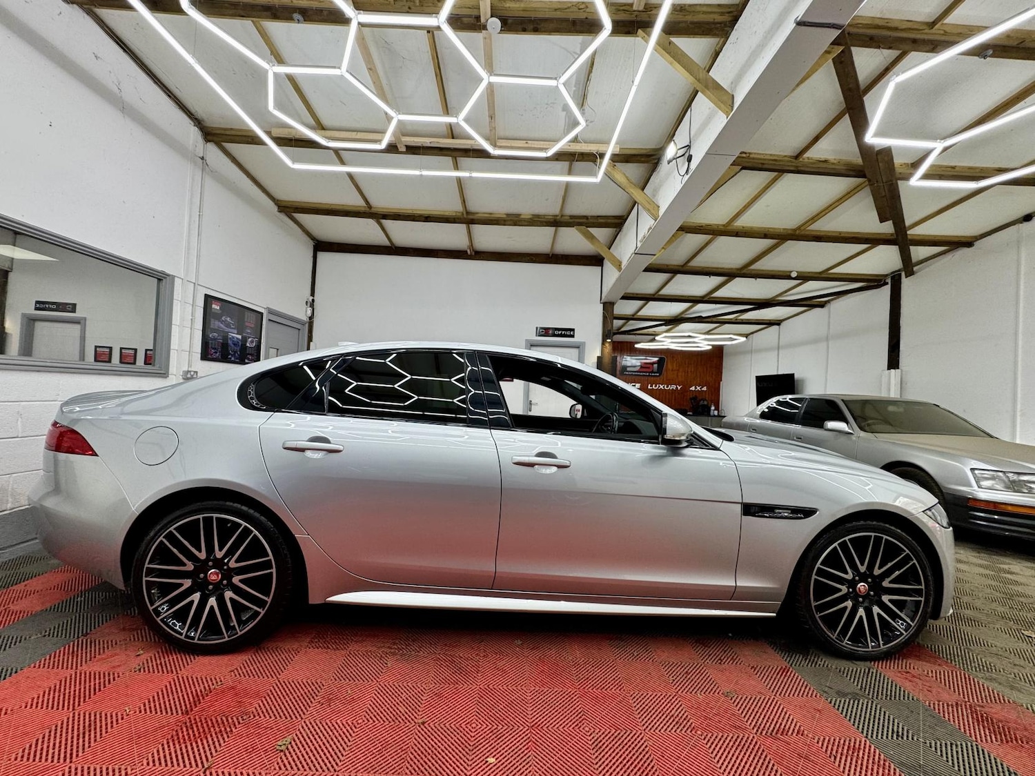 Used Jaguar XF 2018 for sale - 77026187: Photo 4