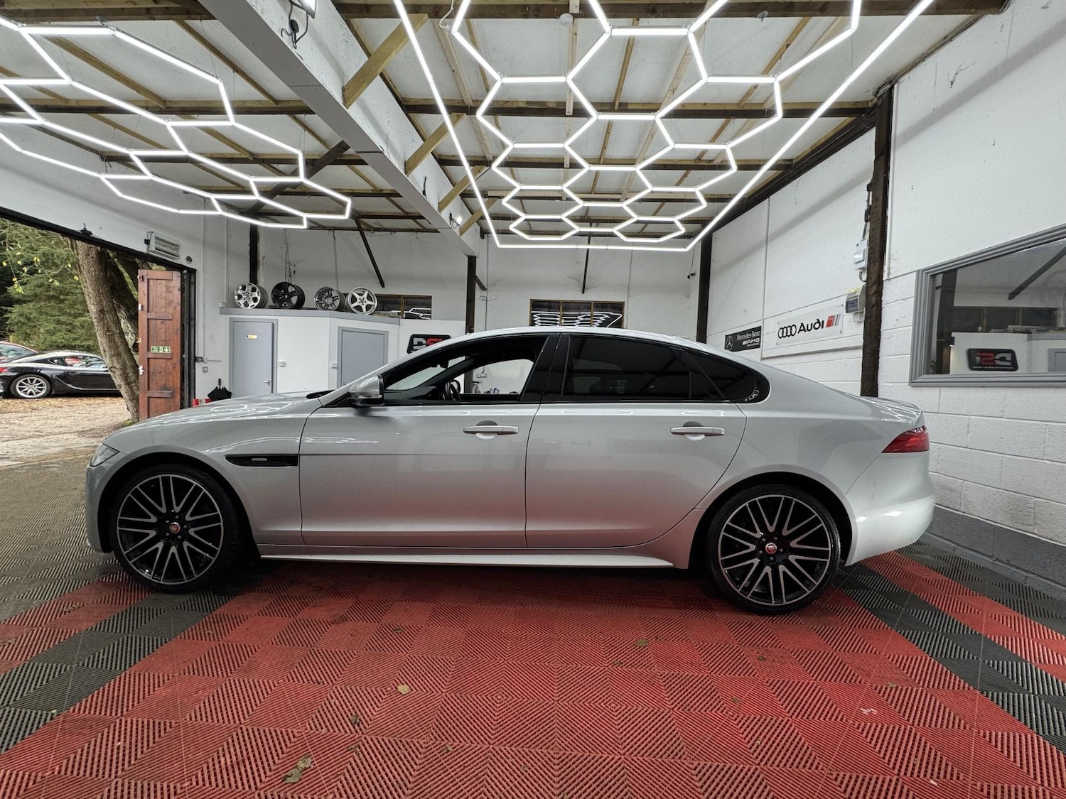 Used Jaguar XF 2018 for sale - 77026187: Photo 5