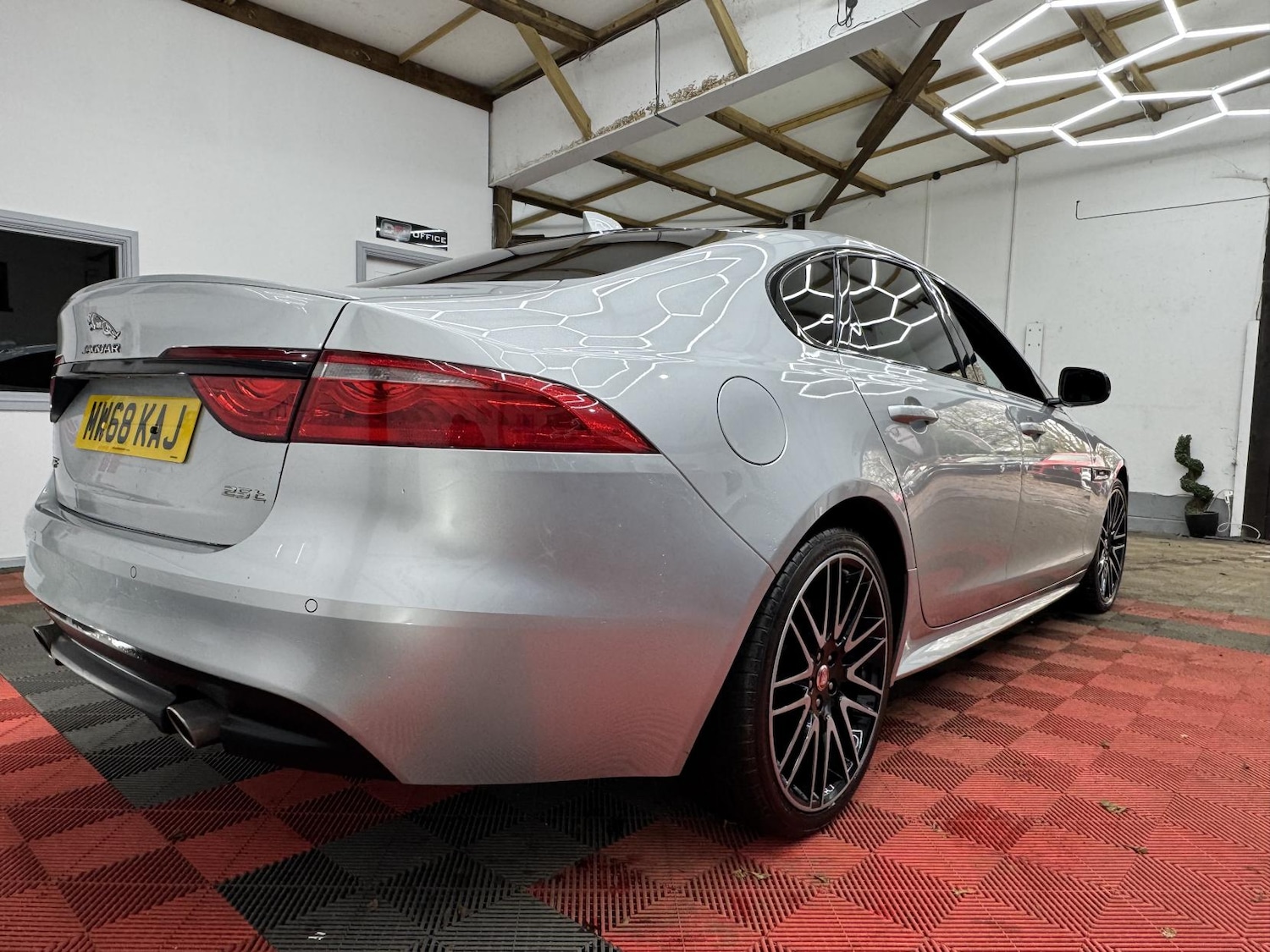 Used Jaguar XF 2018 for sale - 77026187: Photo 8