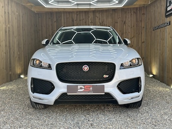Used Jaguar F-Pace 2017 for sale - 79154316: Photo