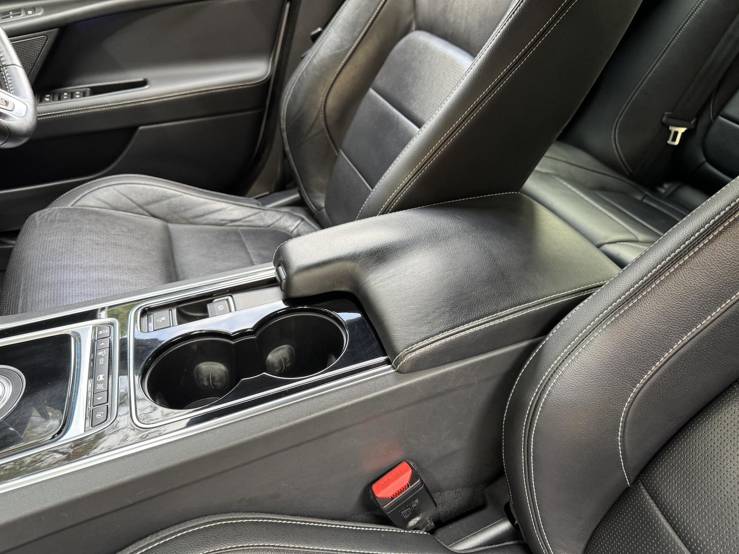 Used Jaguar XE 2016 for sale - 76480160: Photo 23