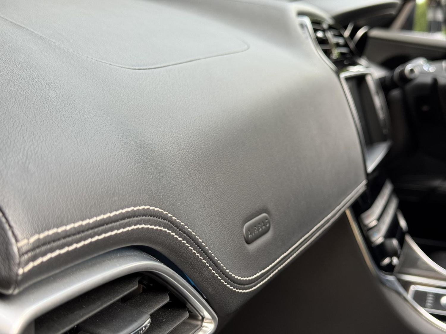 Used Jaguar XE 2016 for sale - 76480160: Photo 26