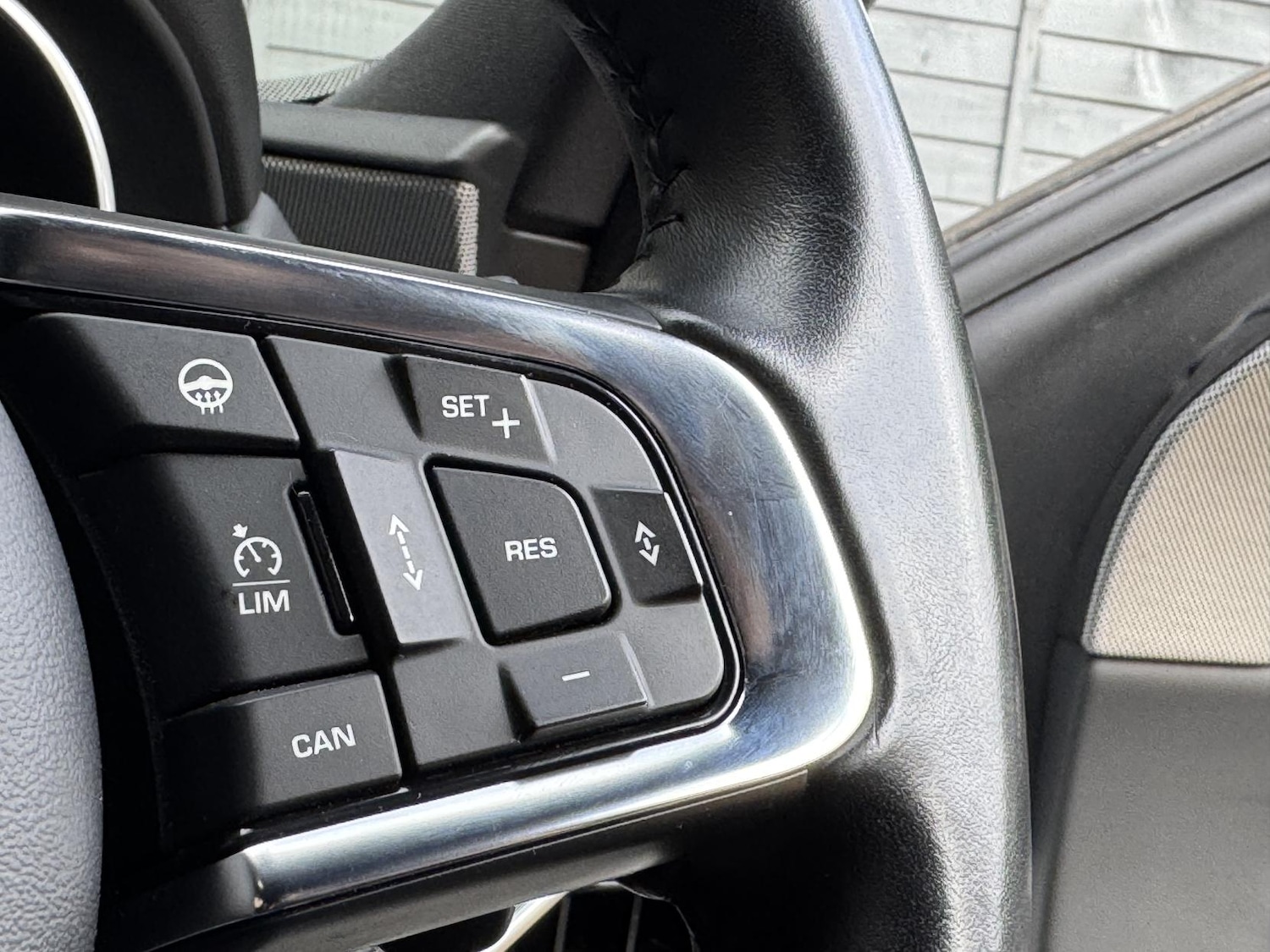 Used Jaguar XE 2016 for sale - 76480160: Photo 28