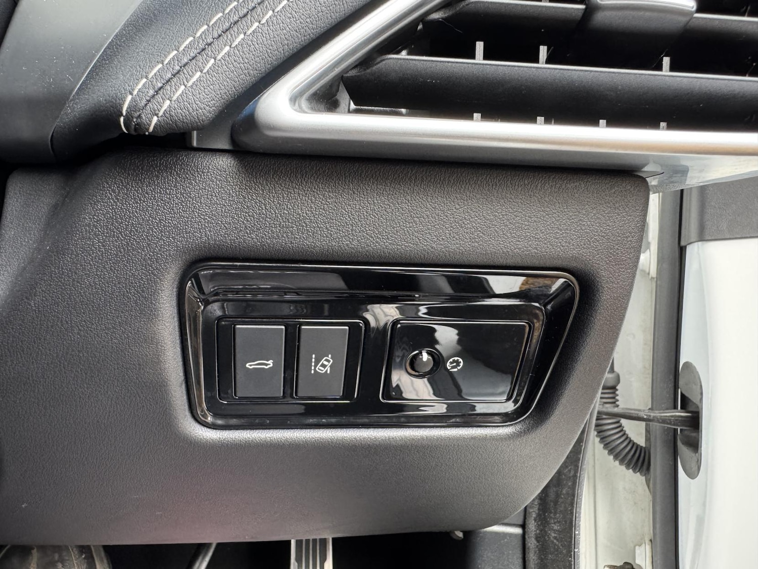 Used Jaguar XE 2016 for sale - 76480160: Photo 29