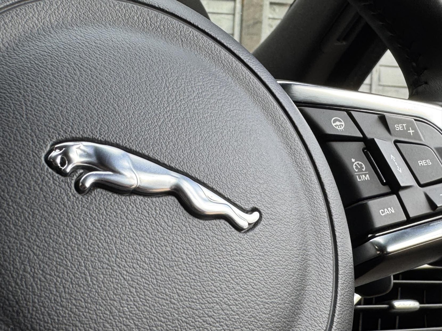 Used Jaguar XE 2016 for sale - 76480160: Photo 32