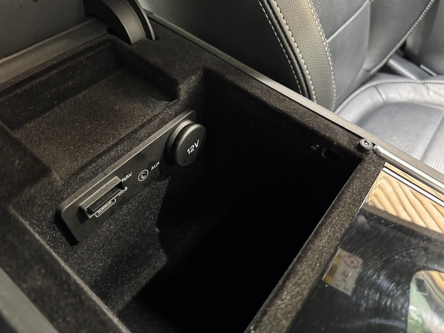 Used Jaguar XE 2016 for sale - 76480160: Photo 35