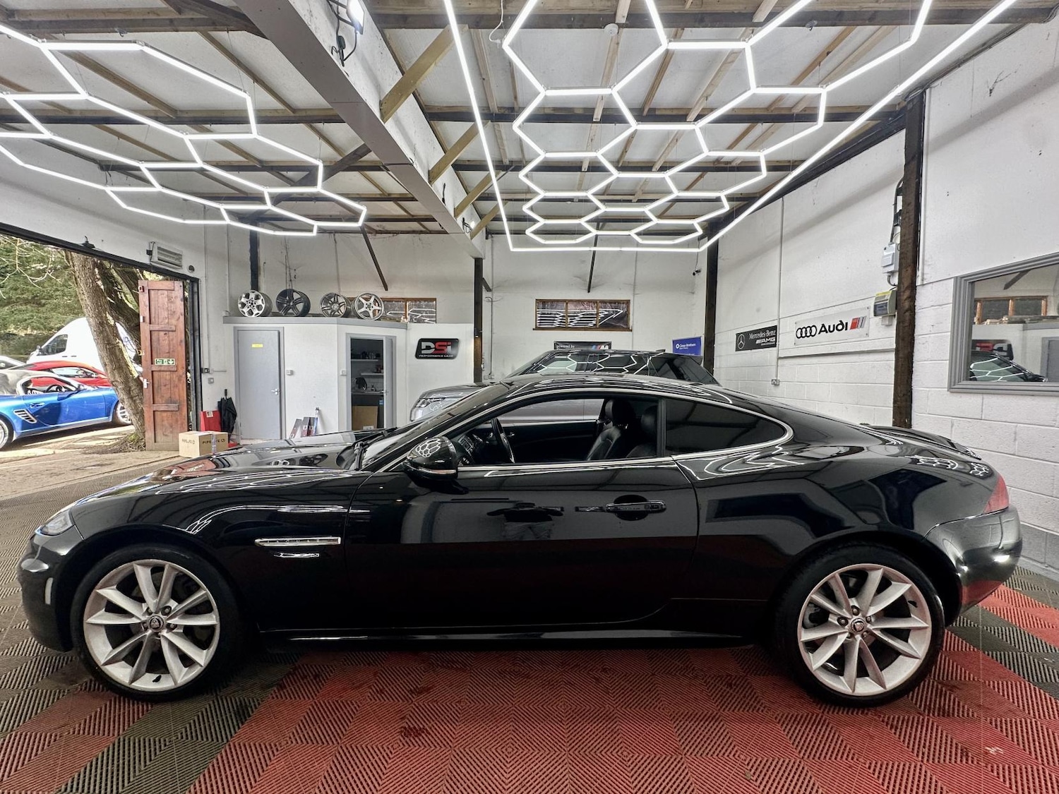 Used Jaguar XK 2012 for sale - 77837378: Photo 6