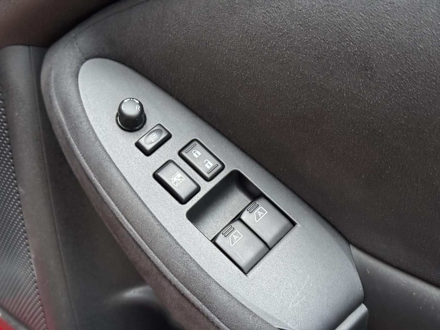 Used Nissan 370 Z 2011 for sale - 76480152: Photo 17