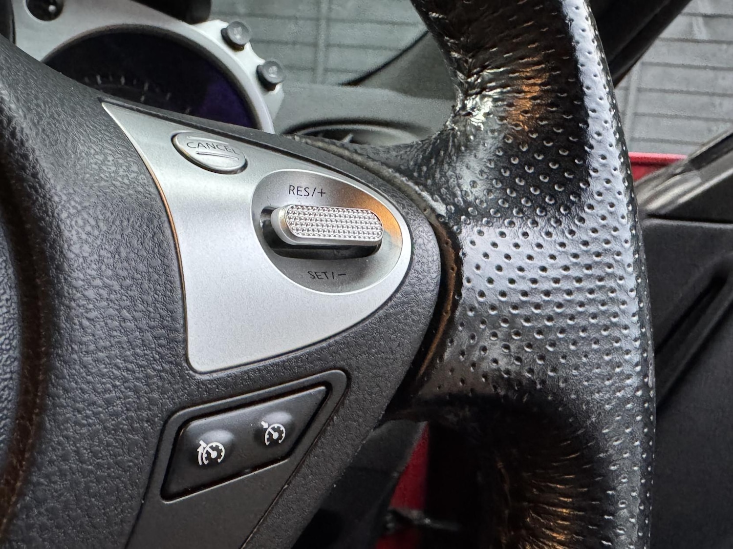 Used Nissan 370 Z 2011 for sale - 76480152: Photo 23