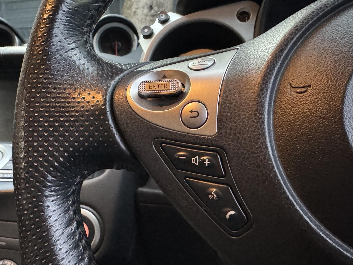 Used Nissan 370 Z 2011 for sale - 76480152: Photo 28