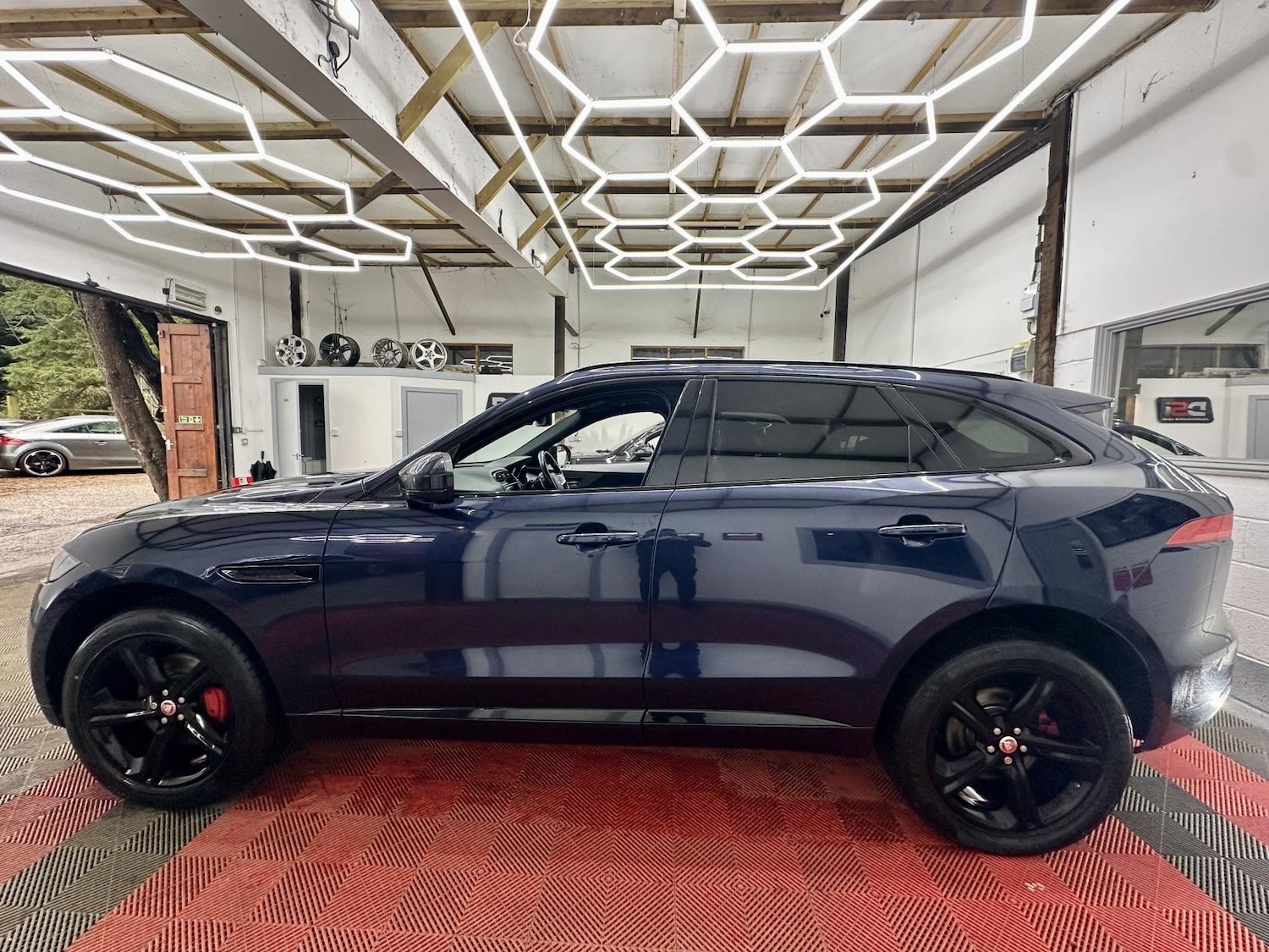 Used Jaguar F-Pace 2016 for sale - 77474789: Photo 5