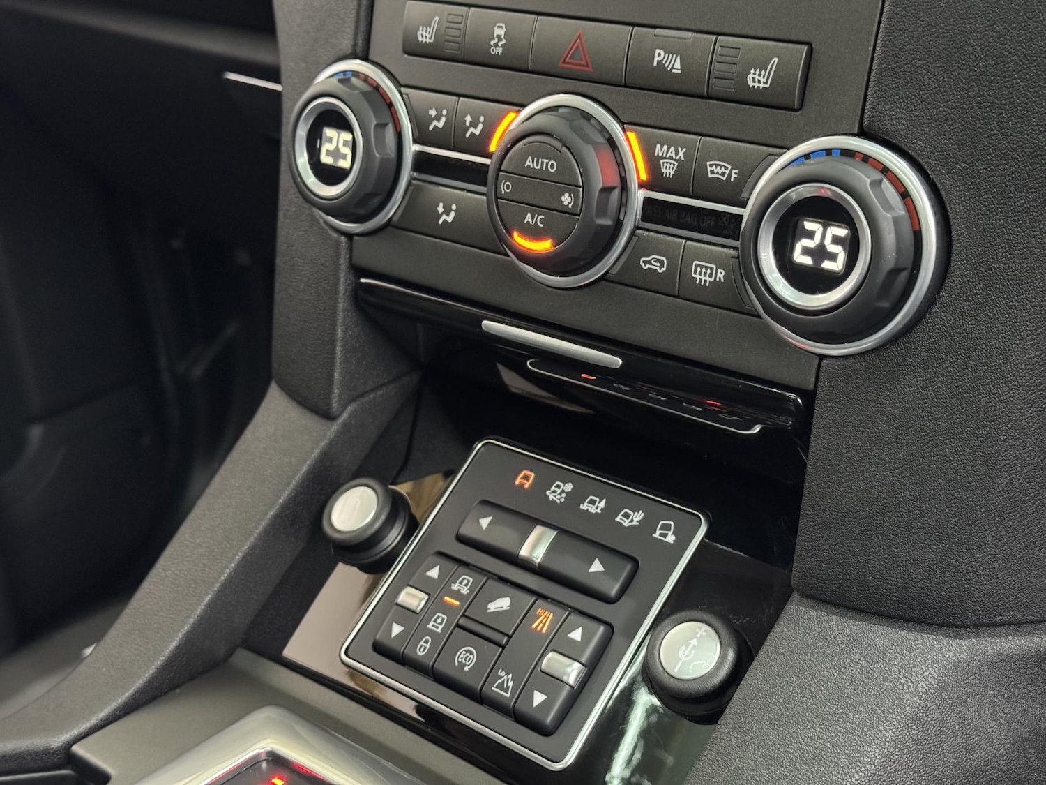 Used Land Rover Discovery 2015 for sale - 77026186: Photo 35