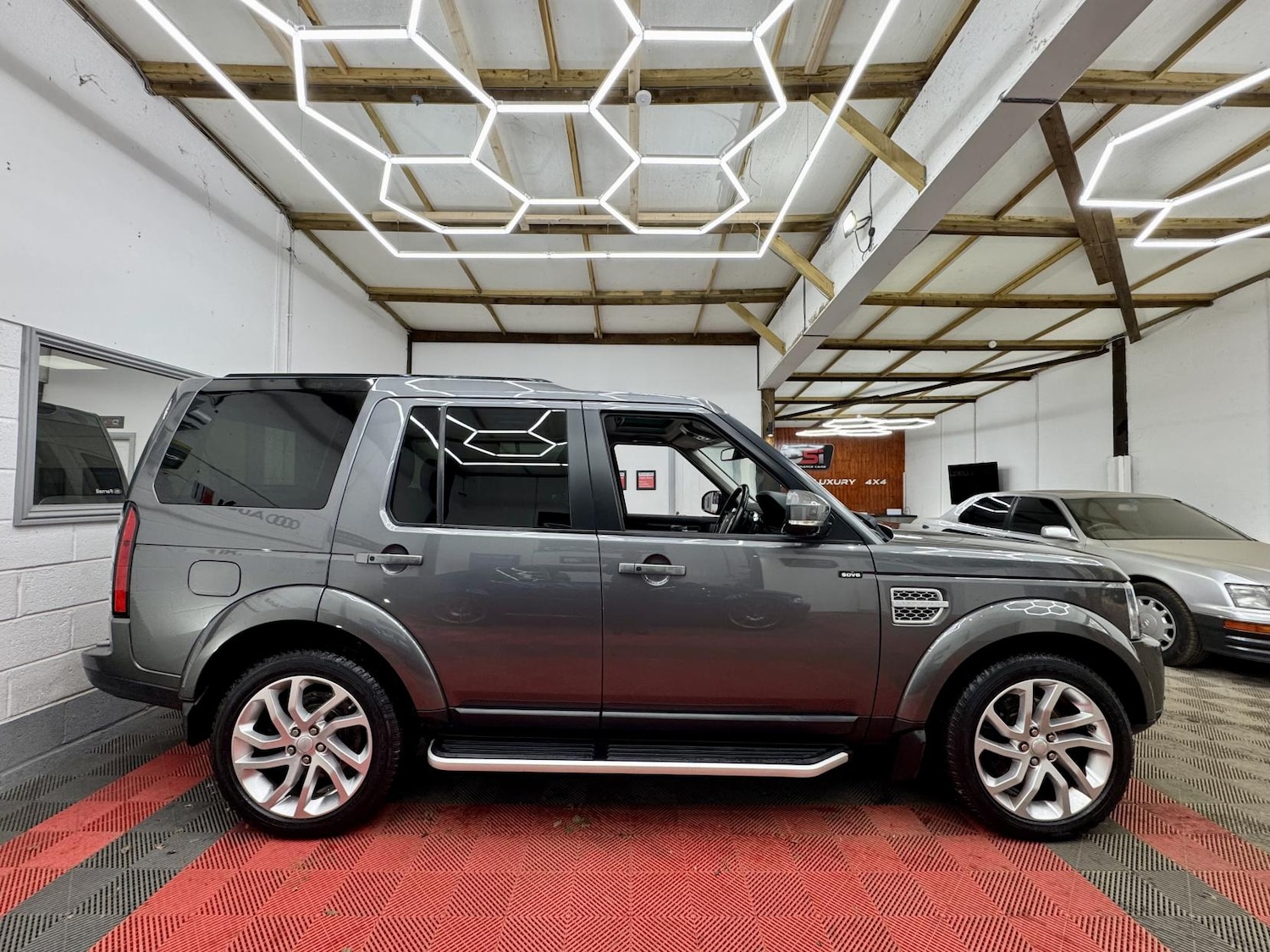 Used Land Rover Discovery 2015 for sale - 77026186: Photo 4
