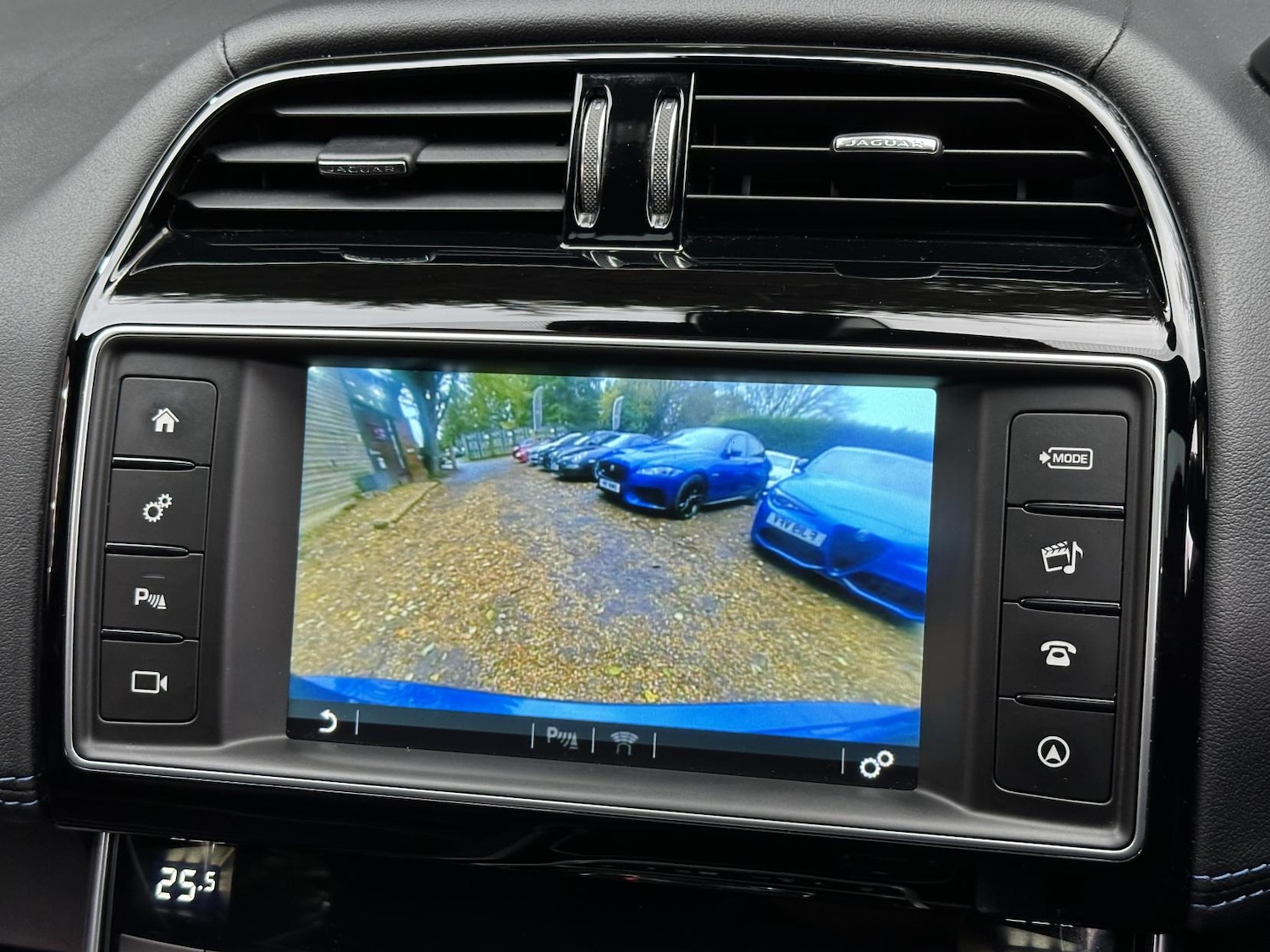 Used Jaguar XE 2015 for sale - 76722763: Photo 18