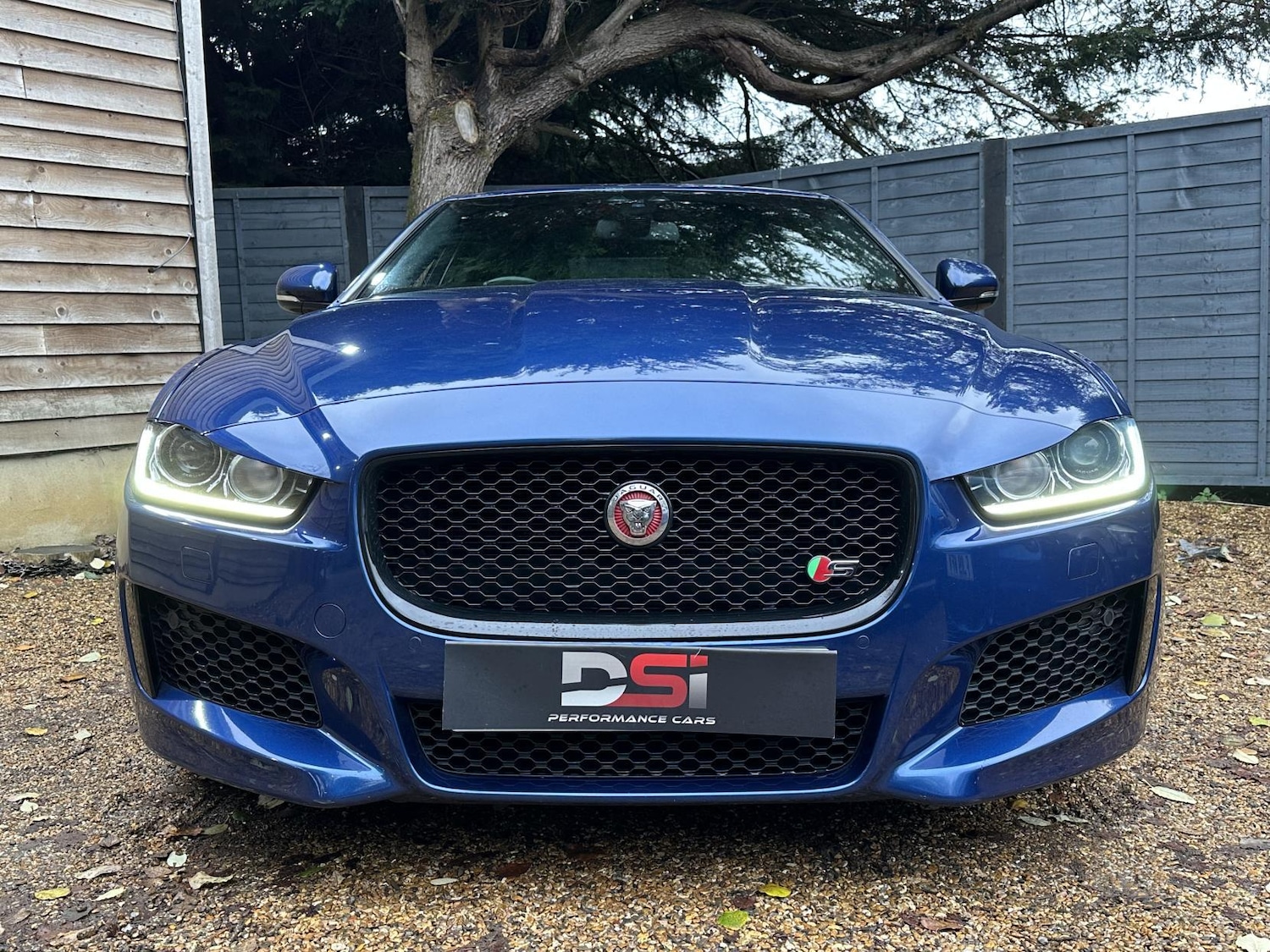 Used Jaguar XE 2015 for sale - 76722763: Photo 2