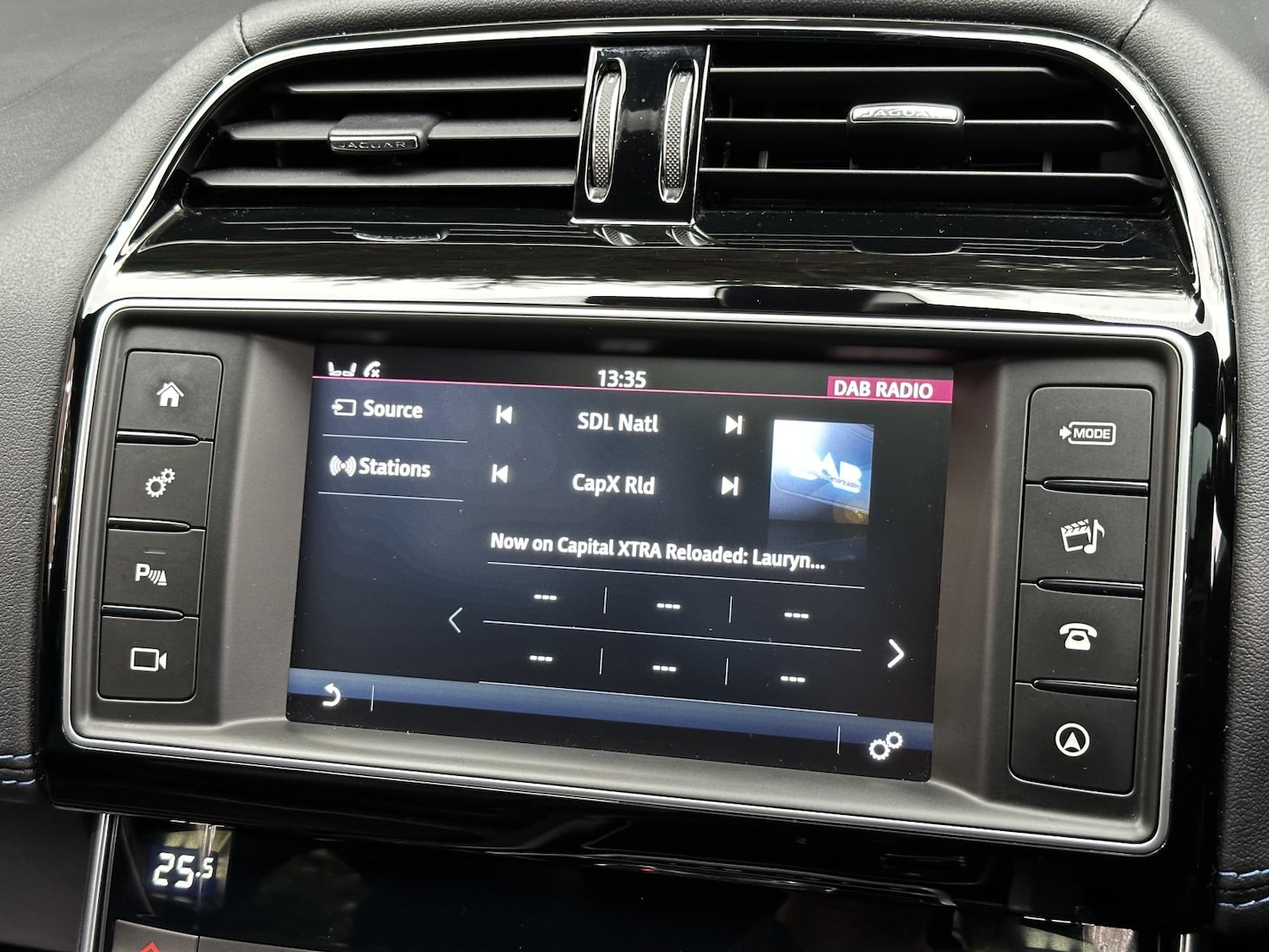 Used Jaguar XE 2015 for sale - 76722763: Photo 23