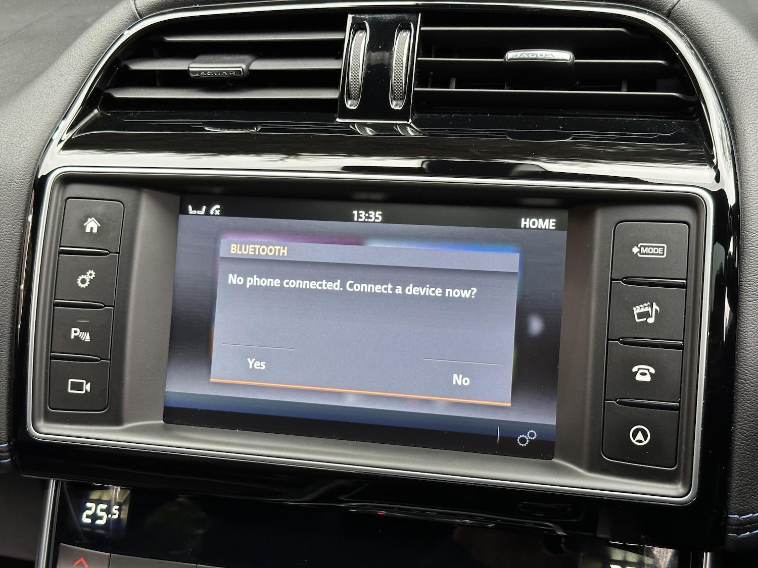 Used Jaguar XE 2015 for sale - 76722763: Photo 24