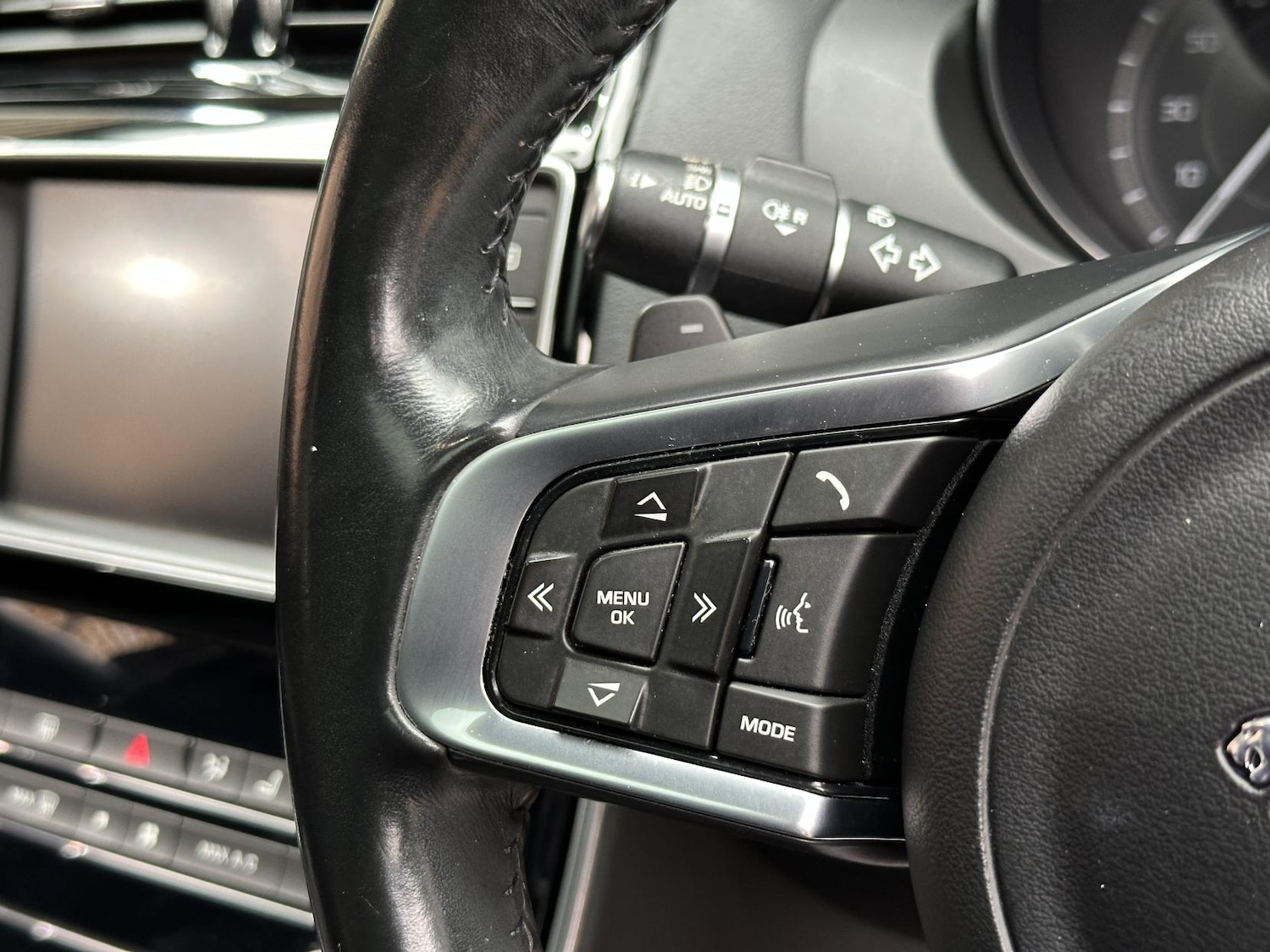 Used Jaguar XE 2015 for sale - 76722763: Photo 30