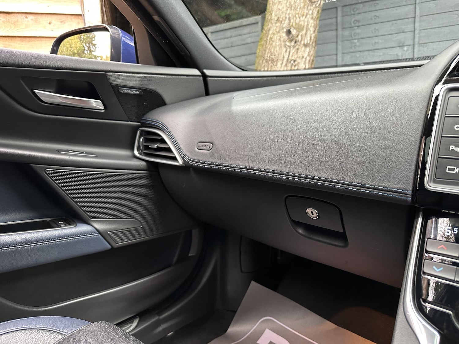 Used Jaguar XE 2015 for sale - 76722763: Photo 31