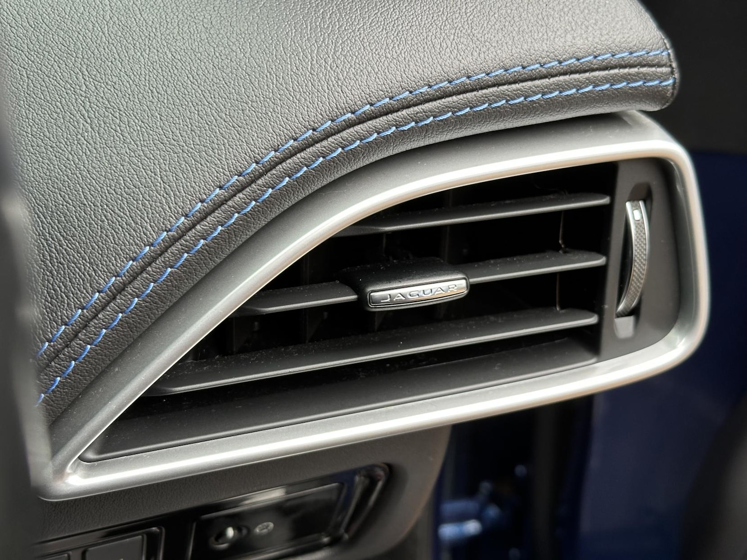 Used Jaguar XE 2015 for sale - 76722763: Photo 32