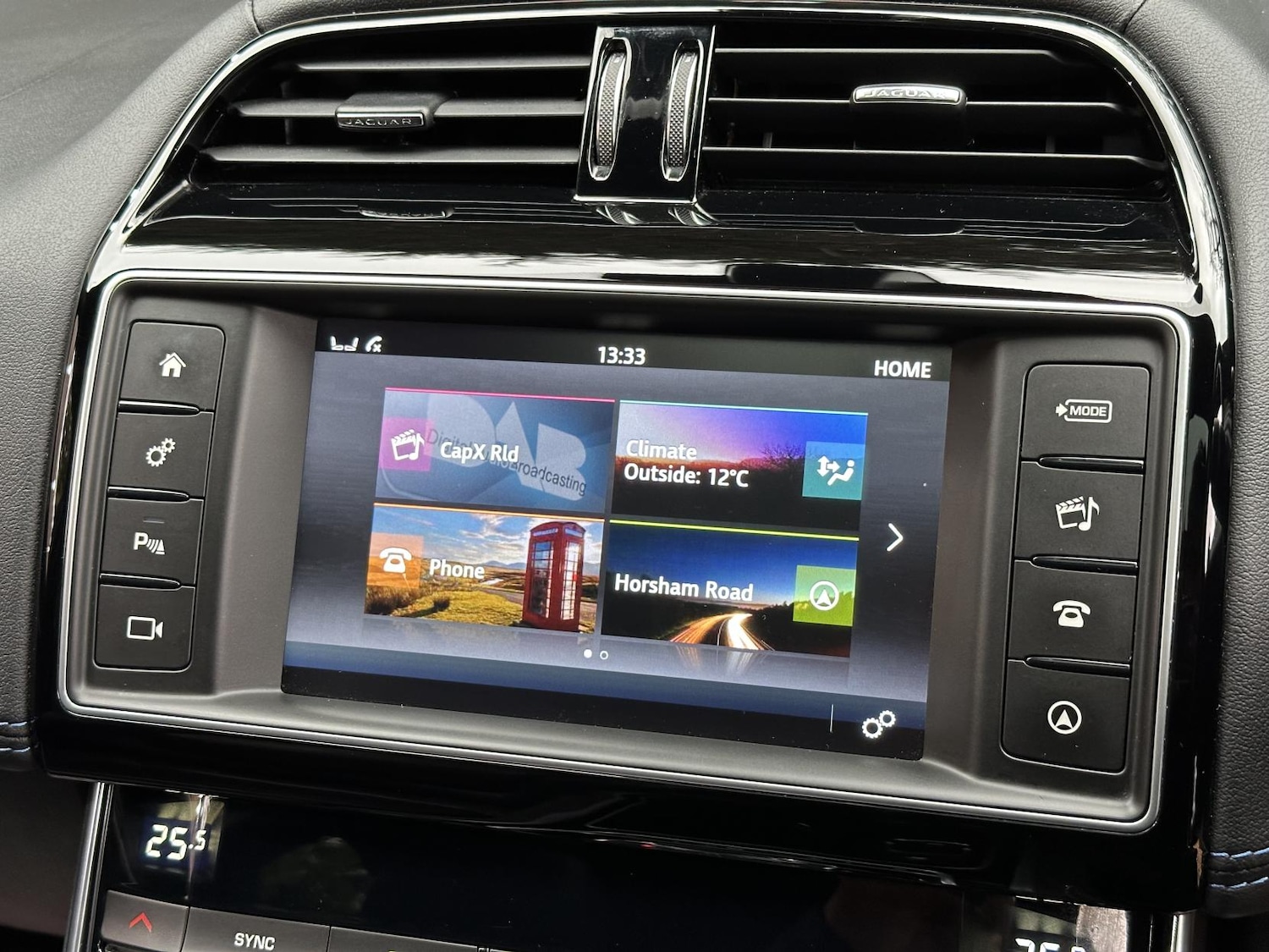 Used Jaguar XE 2015 for sale - 76722763: Photo 33