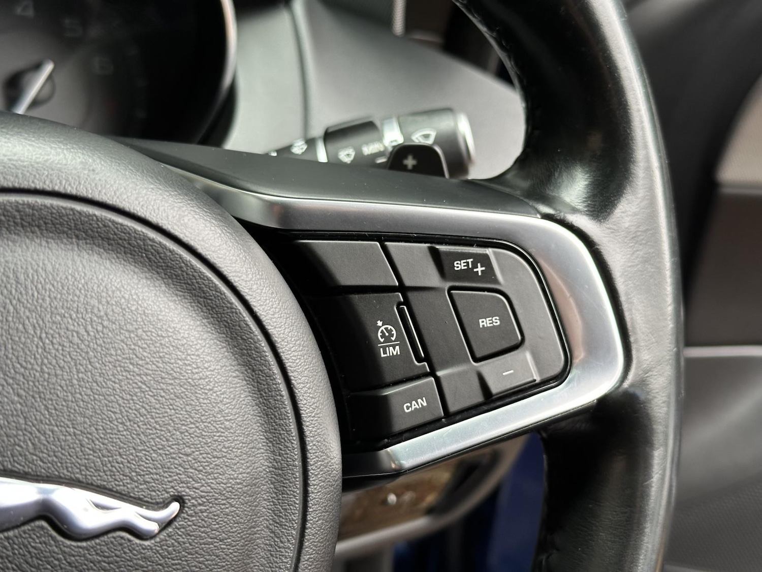 Used Jaguar XE 2015 for sale - 76722763: Photo 35