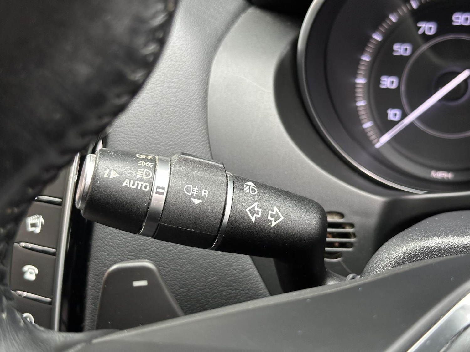 Used Jaguar XE 2015 for sale - 76722763: Photo 39