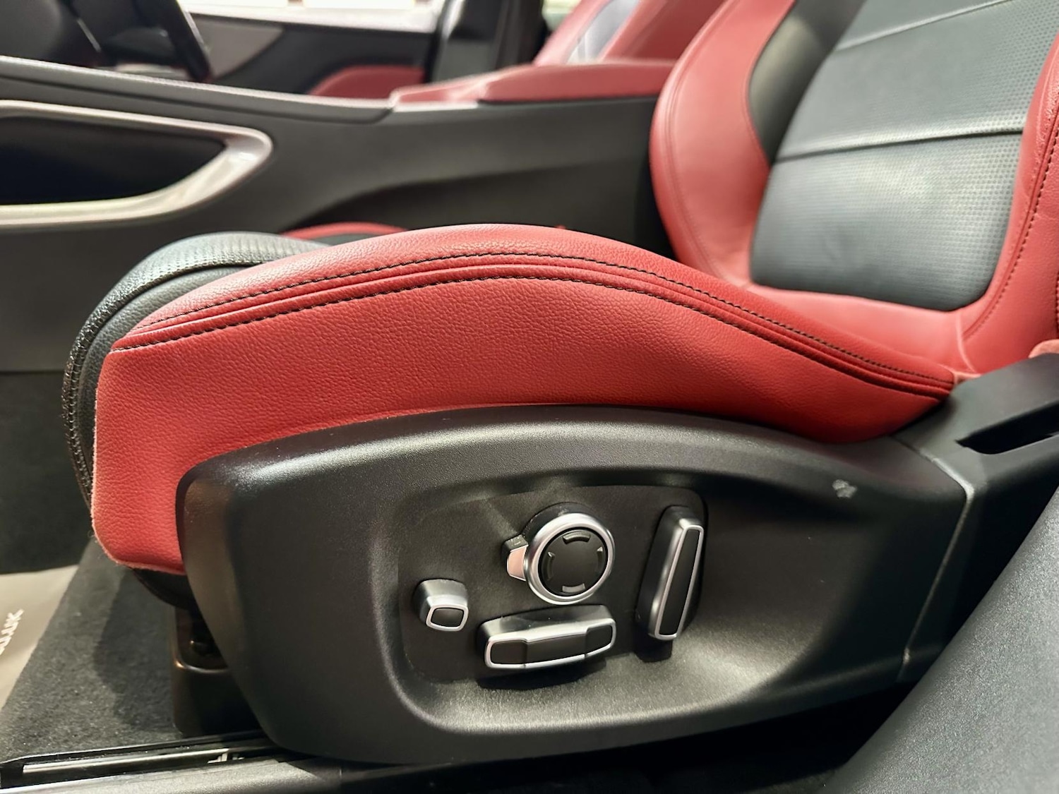 Used Jaguar F-Pace 2018 for sale - 77409915: Photo 34