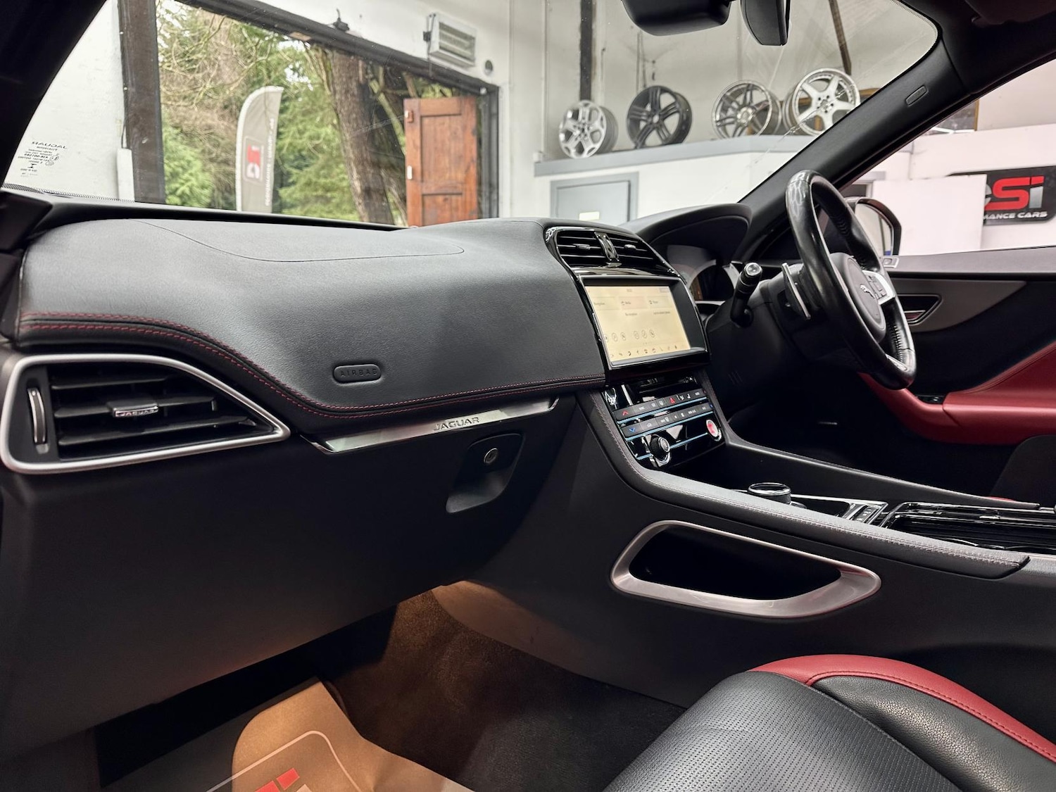 Used Jaguar F-Pace 2018 for sale - 77409915: Photo 37