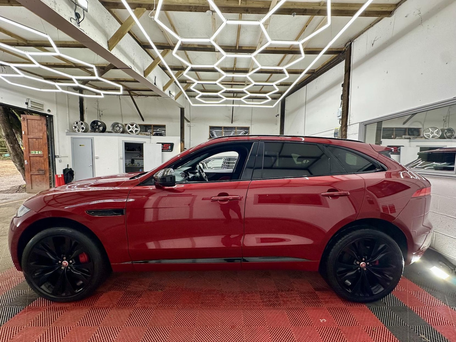 Used Jaguar F-Pace 2018 for sale - 77409915: Photo 5