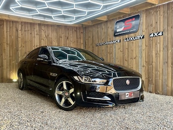 Used Jaguar XE 2017 for sale - 79538098: Photo
