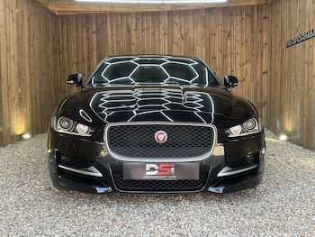Used Jaguar XE 2017 for sale - 79538098: Photo