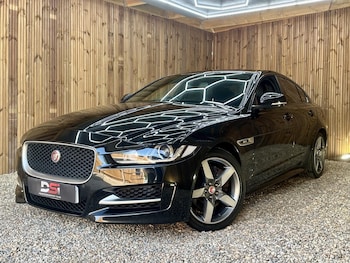 Used Jaguar XE 2017 for sale - 79538098: Photo