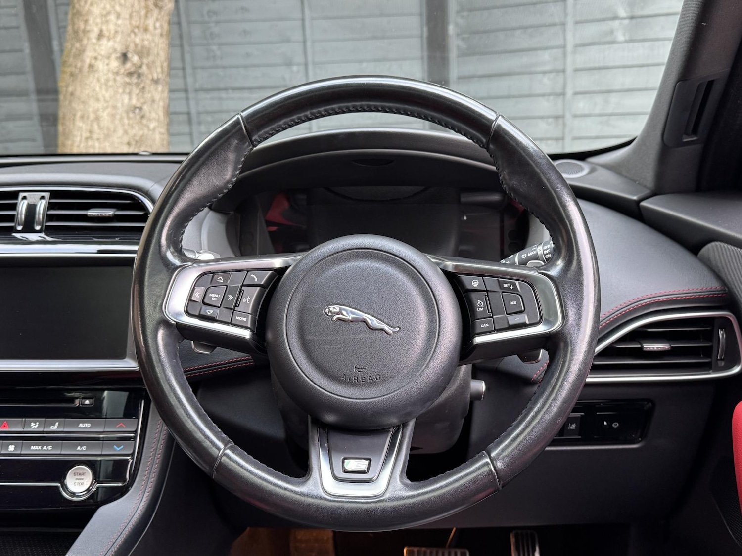 Used Jaguar F-Pace 2017 for sale - 76461666: Photo 27