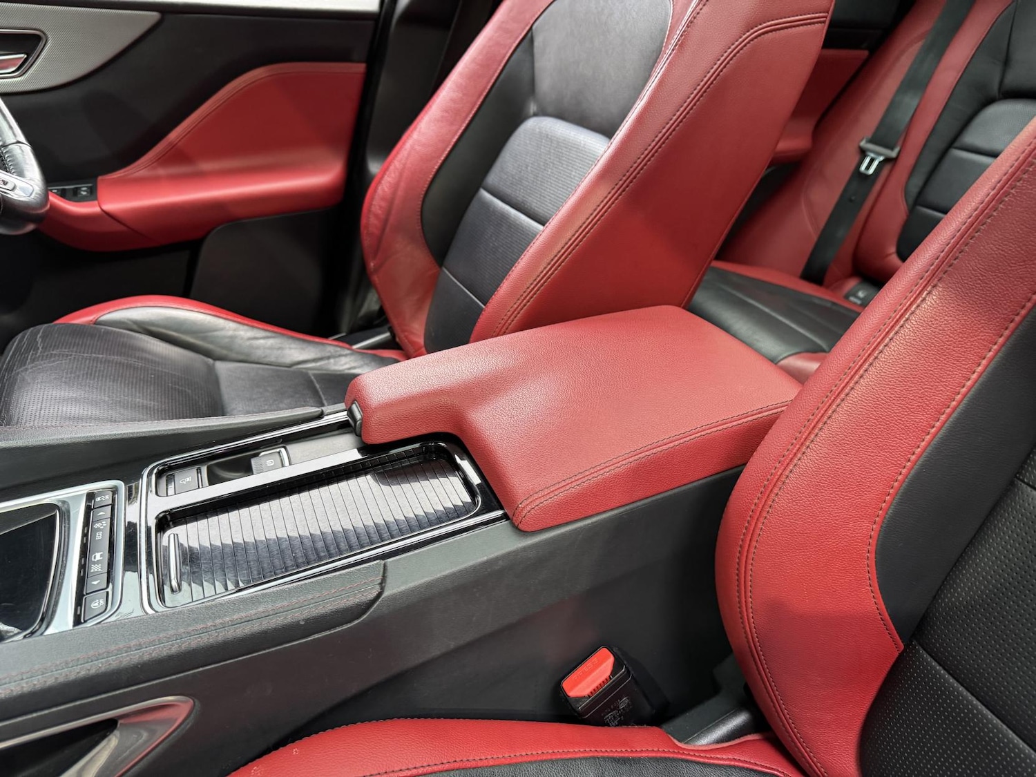 Used Jaguar F-Pace 2017 for sale - 76461666: Photo 34