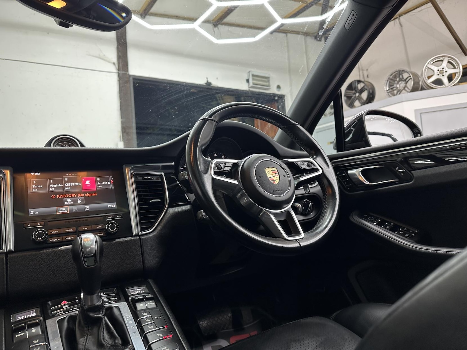 Used Porsche Macan 2017 for sale - 77237262: Photo 28