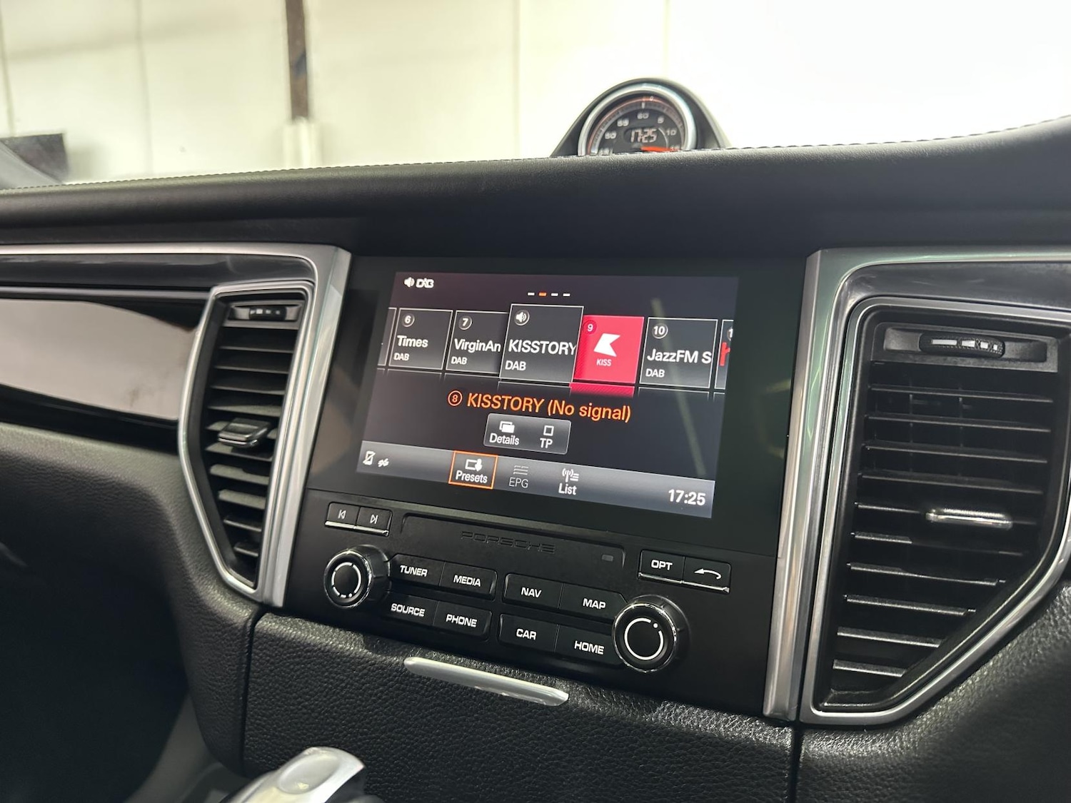 Used Porsche Macan 2017 for sale - 77237262: Photo 33