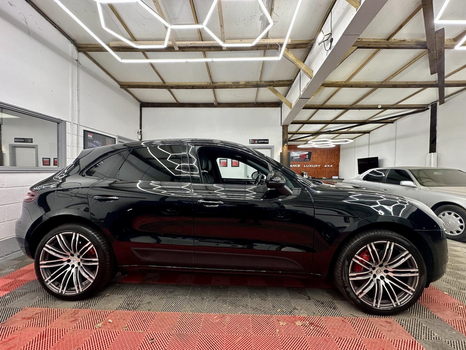 Used Porsche Macan 2017 for sale - 77237262: Photo 4