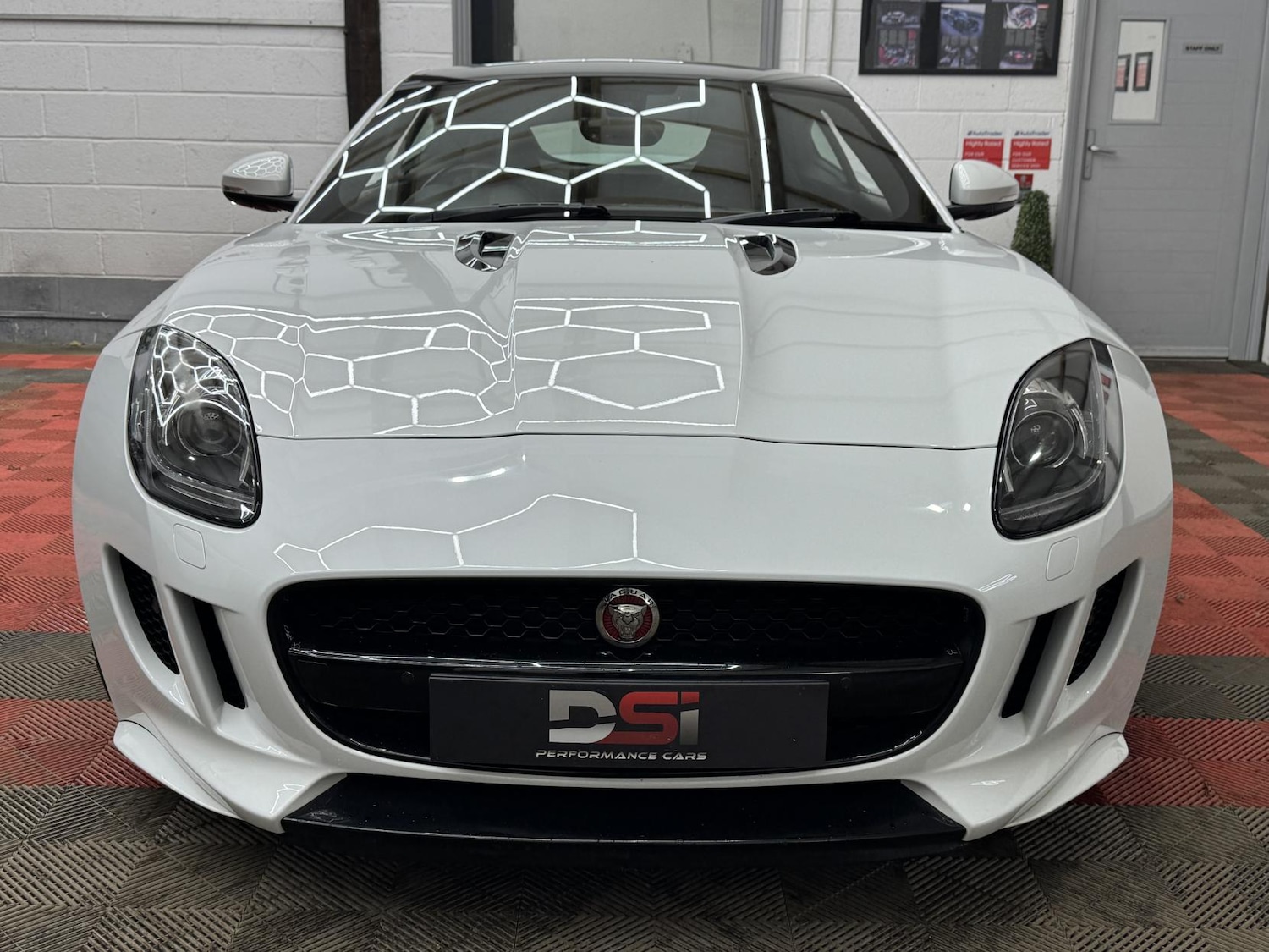 Used Jaguar F-Type 2015 for sale - 77189604: Photo 2