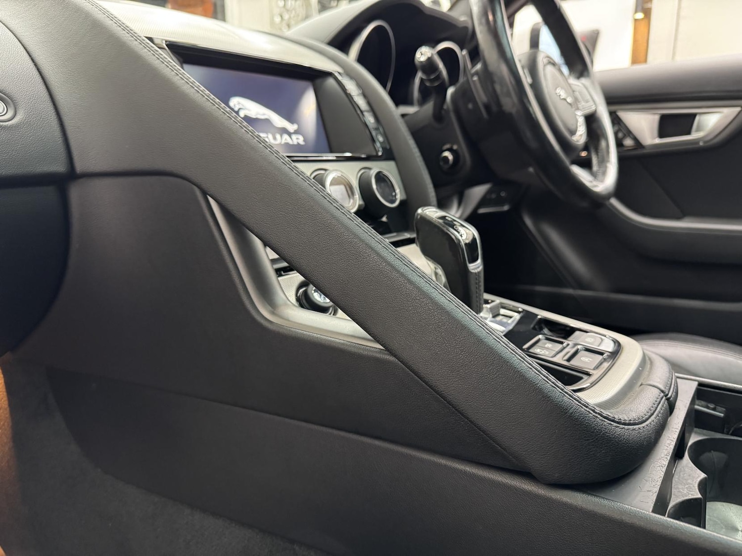 Used Jaguar F-Type 2015 for sale - 77189604: Photo 35