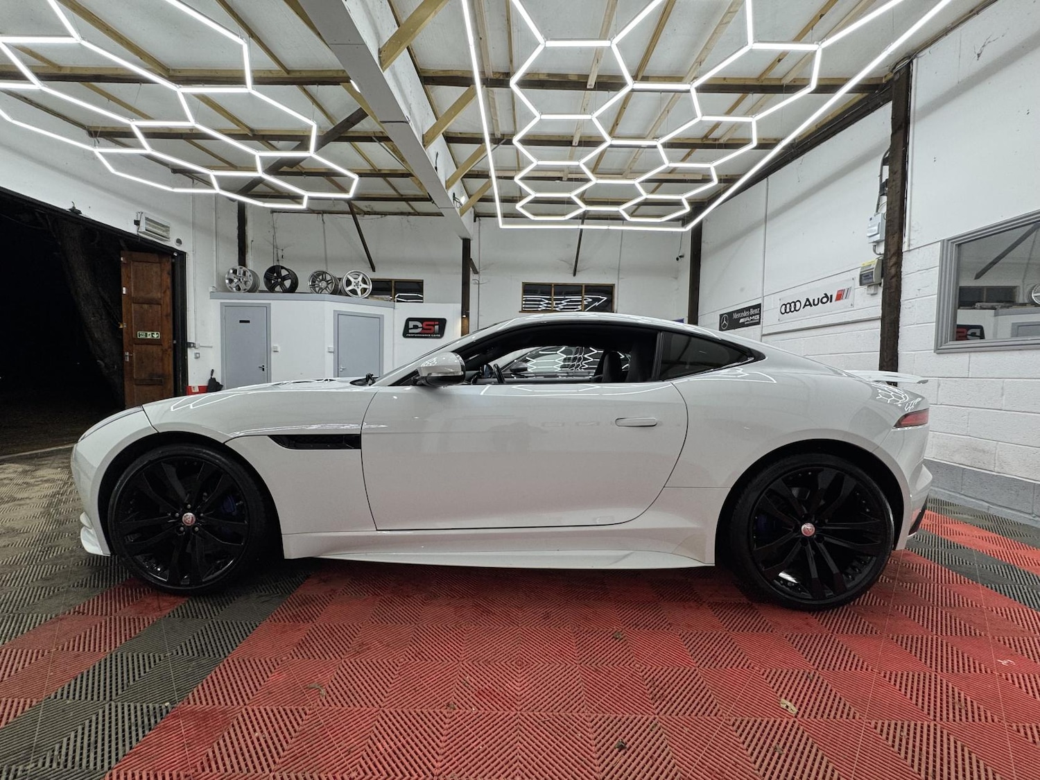 Used Jaguar F-Type 2015 for sale - 77189604: Photo 5